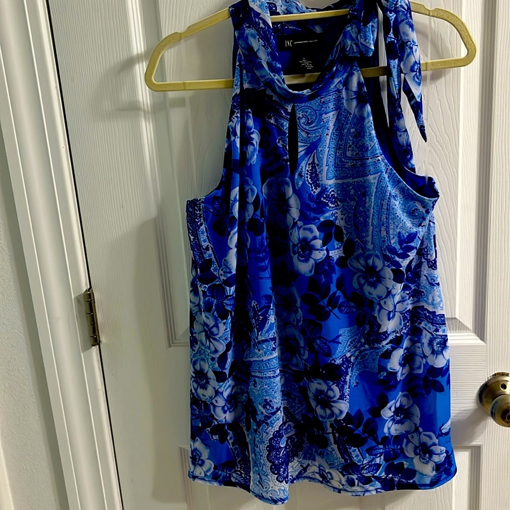 Sleeveless elegant top excellent condition